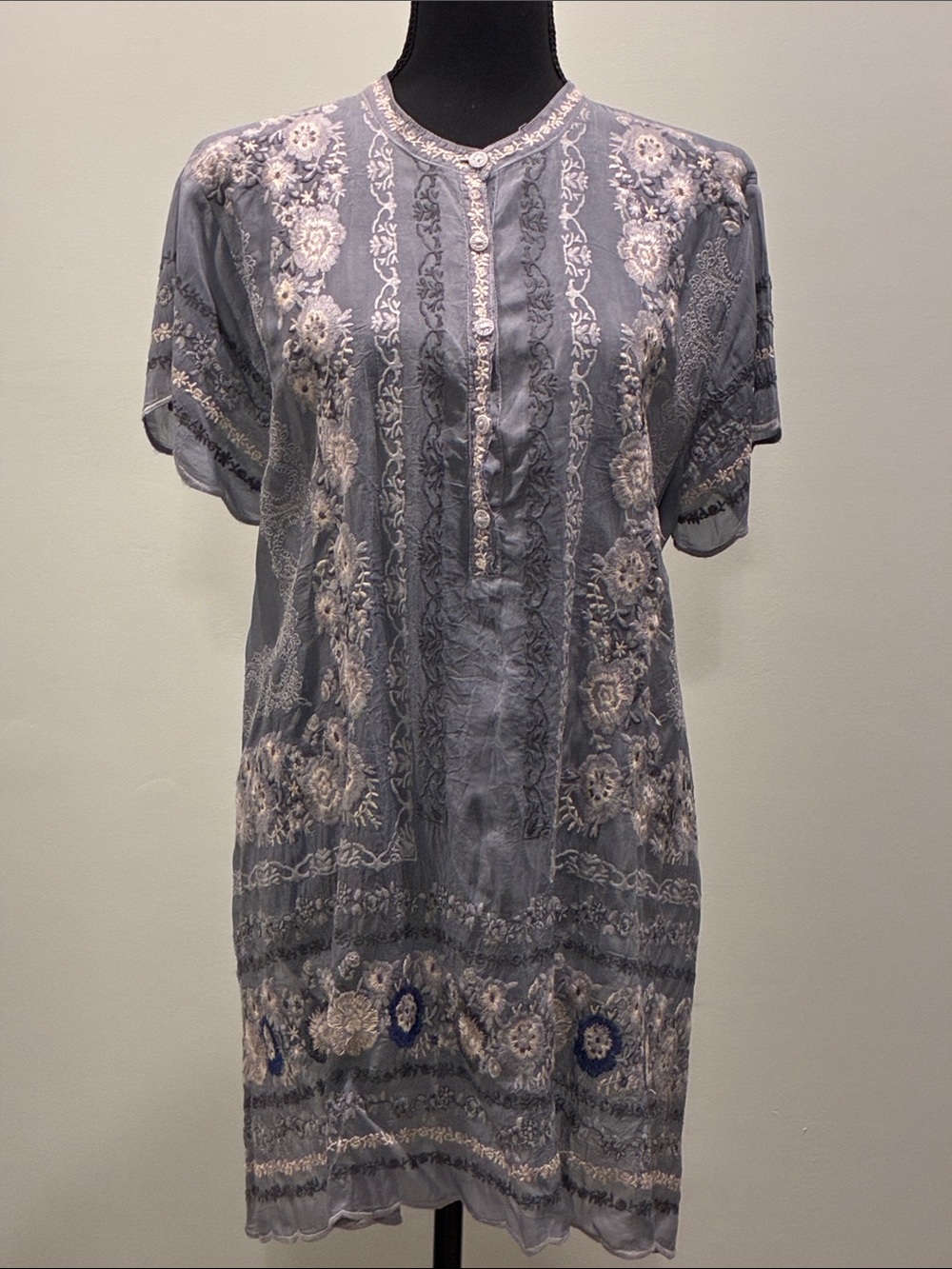 Johnny Was Gray Intricate Embroidered Short-Sleeve Blouse